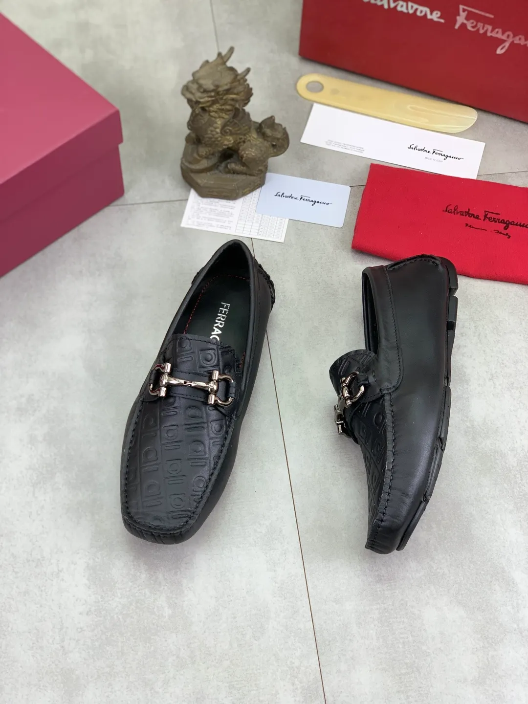 Men's shoes 💰P542 New model, high quality [Ferragamo/Ferragamo] Latest lazy slip-on shoes Original imported calfskin, imported cowhide lining + original luxury metal buckle + original combination outsole Comparison without pressure Code number: 38-45